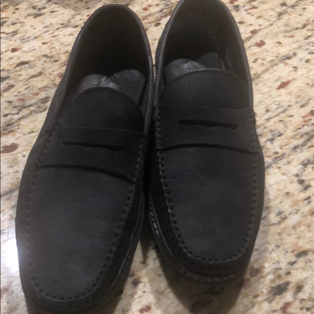 Men’s black slip on loafer; great condition